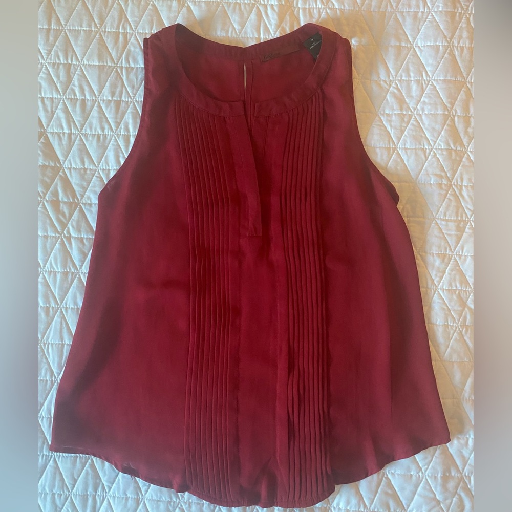 ⭐️BUCKLE BKE Red sleeveless top, Size Medium